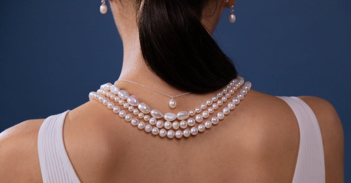 Smykker og Perler: Elegance og Skønhed i Hverdag og Fest
